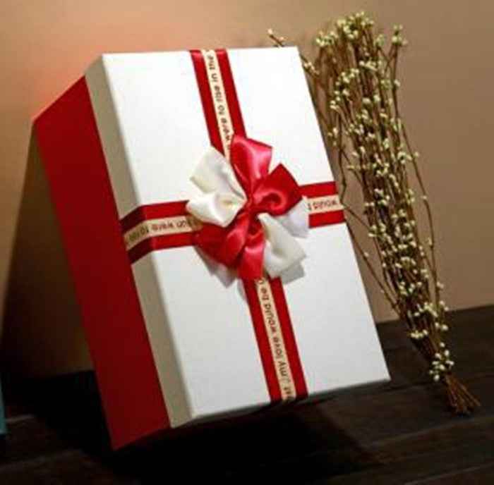 Rectangular oversized gift box with hand