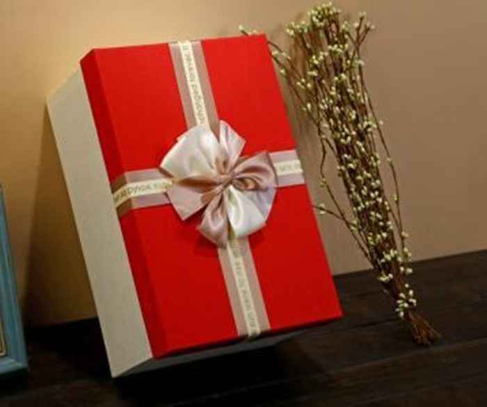 Rectangular oversized gift box with hand