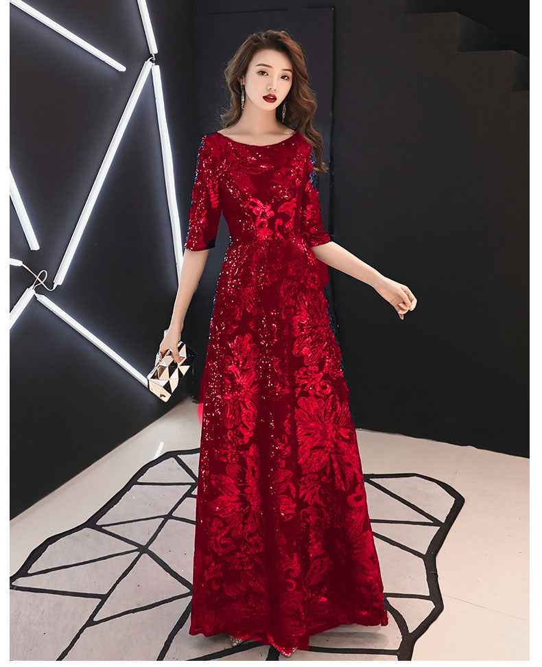 Mid-sleeve Dress For The Grand Annual Meeting Of The Hostess